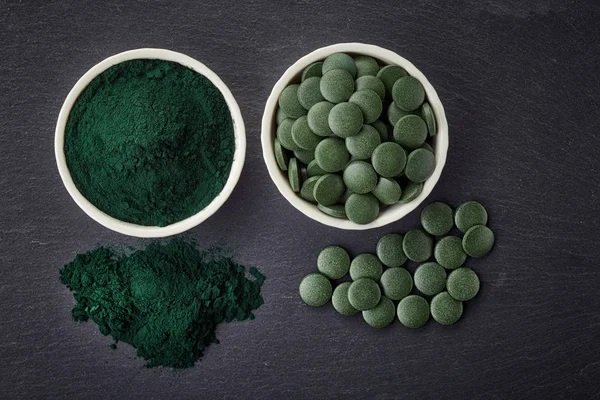 Spirulina powder and tablets